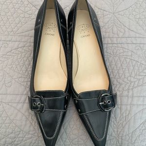 Women’s black closed toed heels